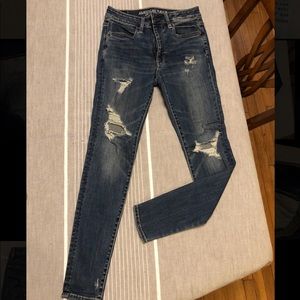 NWOT American Eagle Distressed Jeggings
